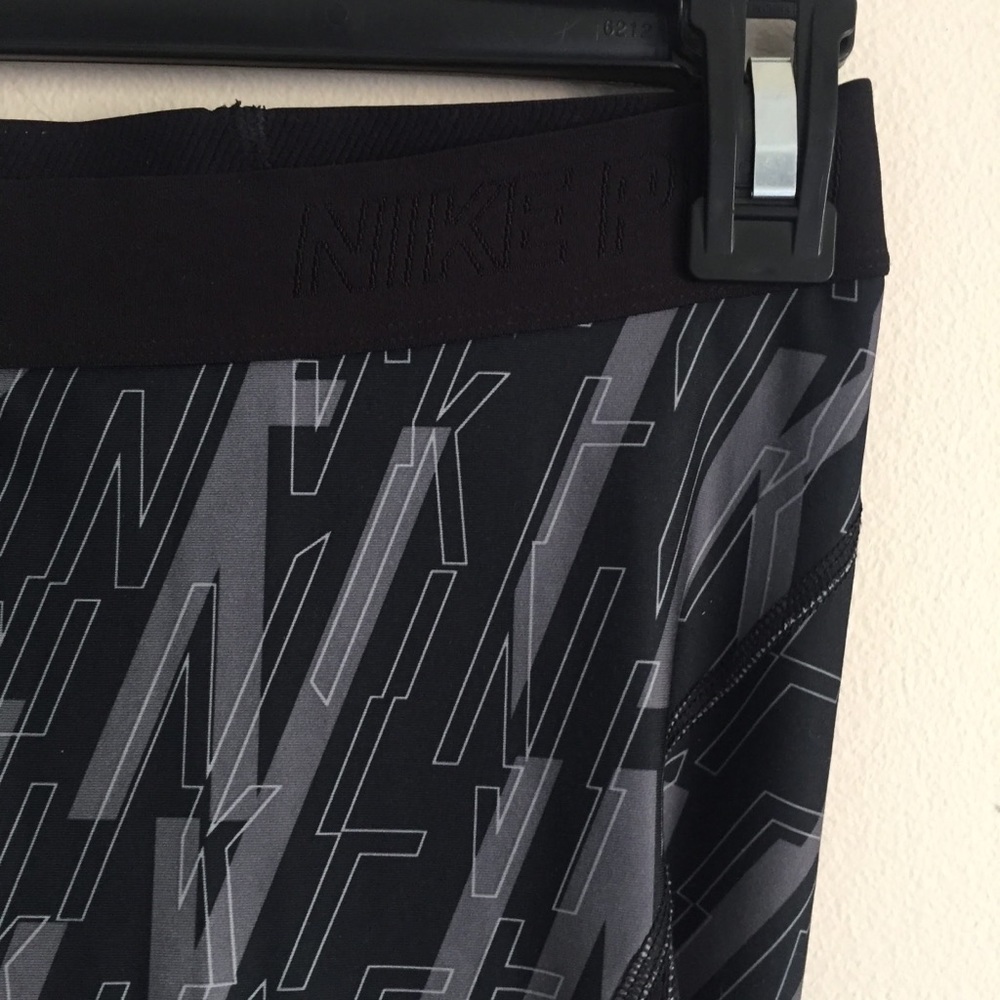 NIKE Graphic Print Grey Black HyperCool Leggings - Picture 4 of 11